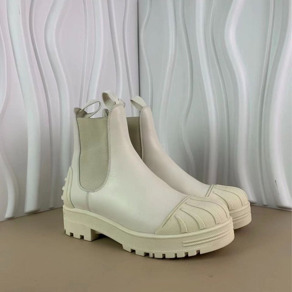 Christian Dior White Leather Chelsea Boots With Chunky Sole - Picture 2 of 6